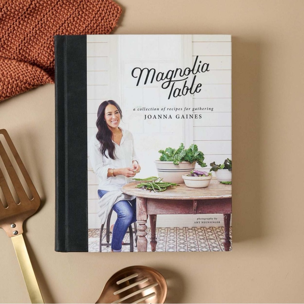 Magnolia Table: Joanna Gaines Volume 1 Cook Book
Coffee Table Book